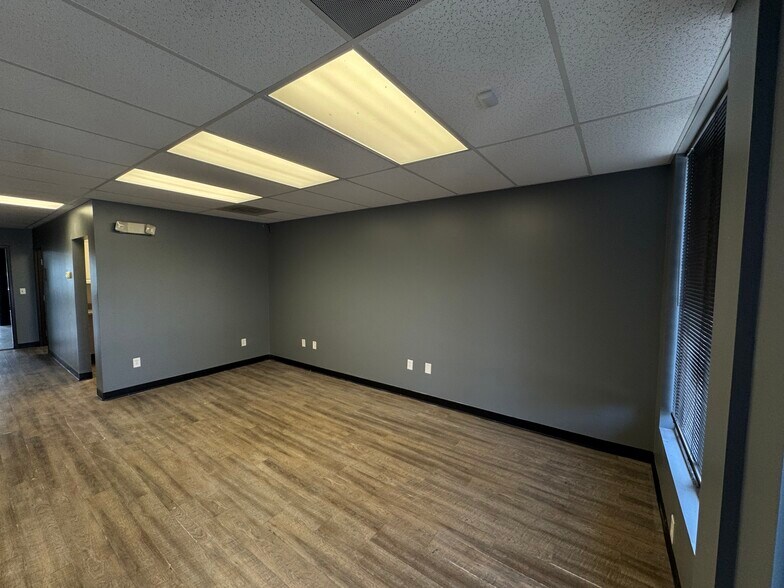 More Photos Of 22105-22123 W 83rd St, Shawnee Unknown For Lease