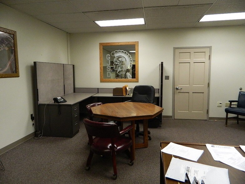 More Photos Of 1091 Broad St, Johnstown Office For Sale