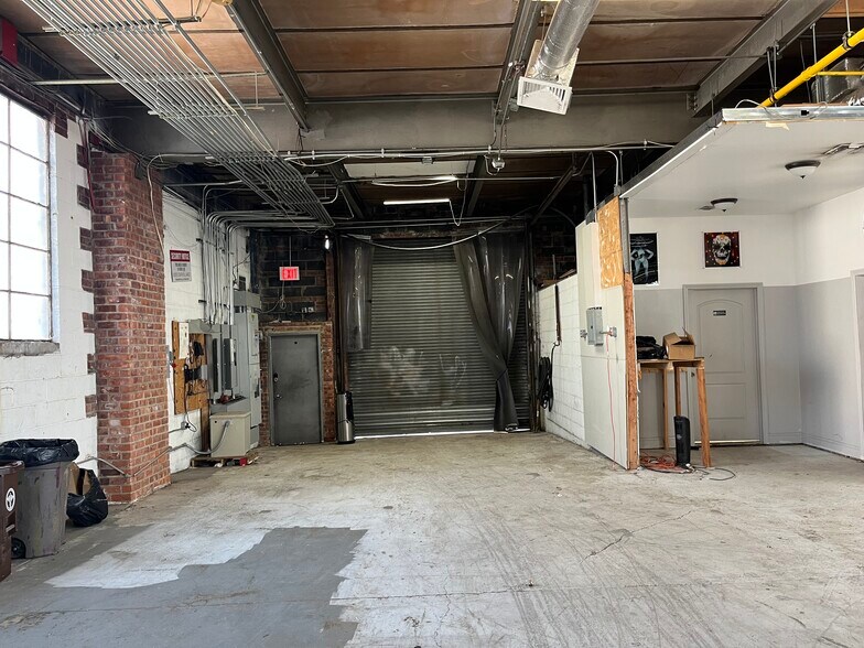 More Photos Of 5310 46th St, Maspeth Warehouse For Lease