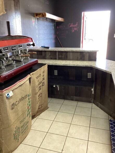 More Photos Of 402-410 Pletz Dr, San Antonio Storefront Retail Office For Lease