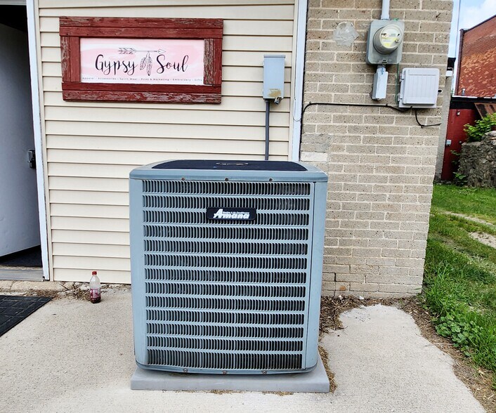 More Photos Of 424 Main St, Edmore Storefront For Sale