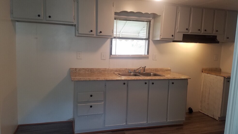 807 Edgemont Ave, Greenville, SC 29617 Manufactured Housing Mobile