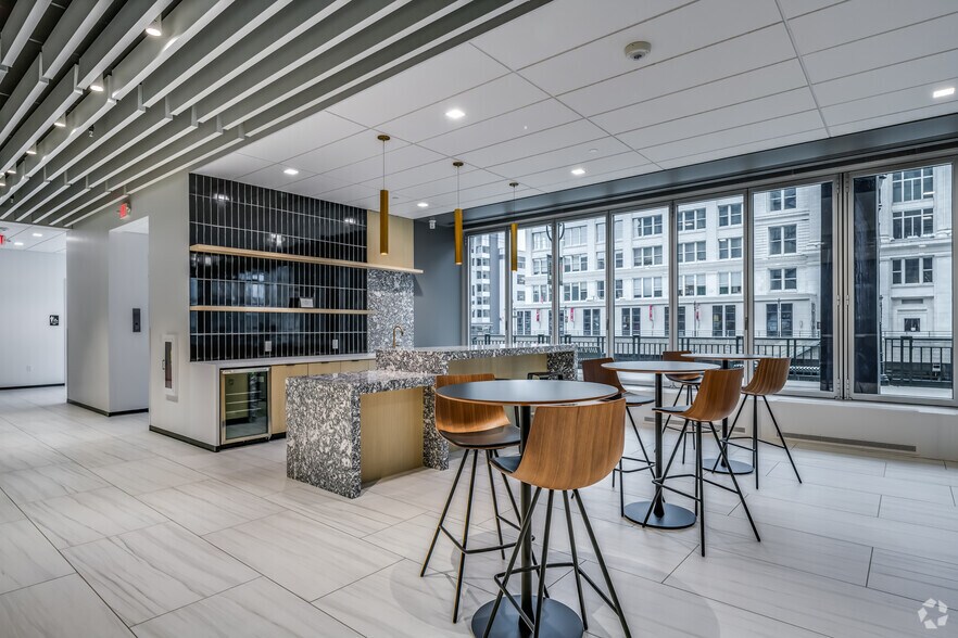 More Photos Of 111 E Wisconsin Ave, Milwaukee Office For Lease