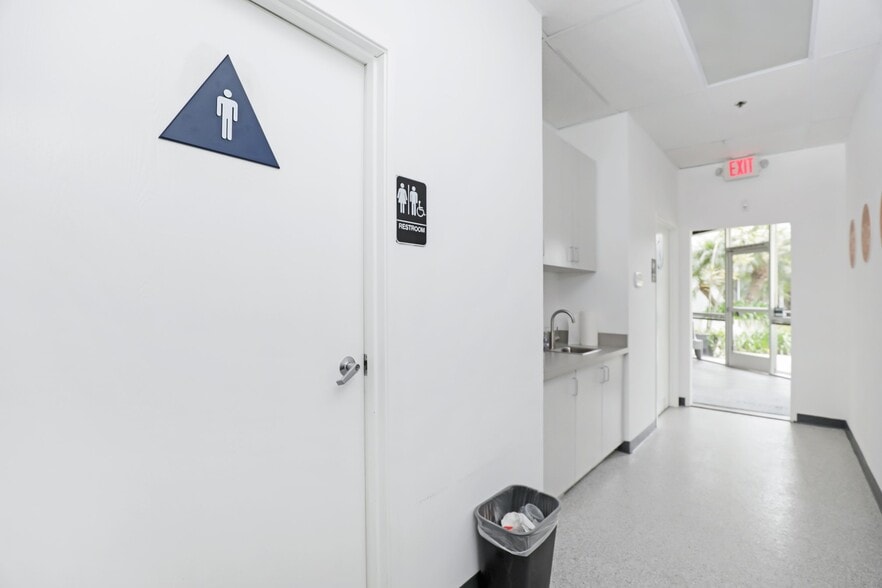 More Photos Of 32 Mauchly, Irvine Manufacturing For Sale