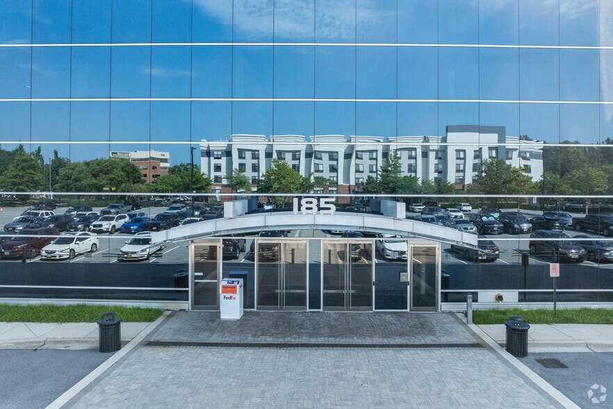 More Photos Of 185 Admiral Cochrane Dr, Annapolis Medical For Lease