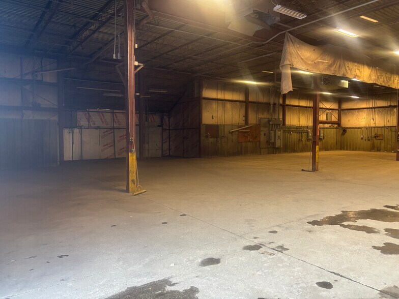 More Photos Of 126 Spruce St, Rutland Warehouse For Lease