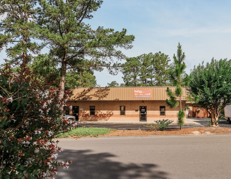 More Photos Of 173 Davis St, Southern Pines Flex For Sale