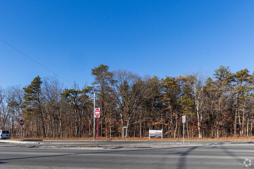 More Photos Of 3175 Veterans Memorial Hwy, Bohemia Warehouse For Sale