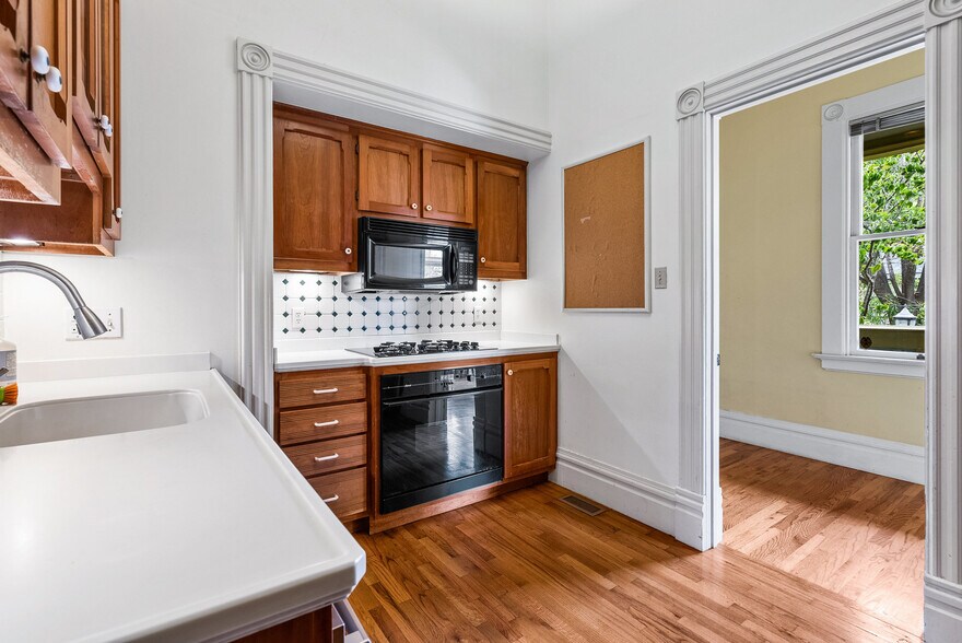 More Photos Of 603 Mission St, Santa Cruz Office For Sale