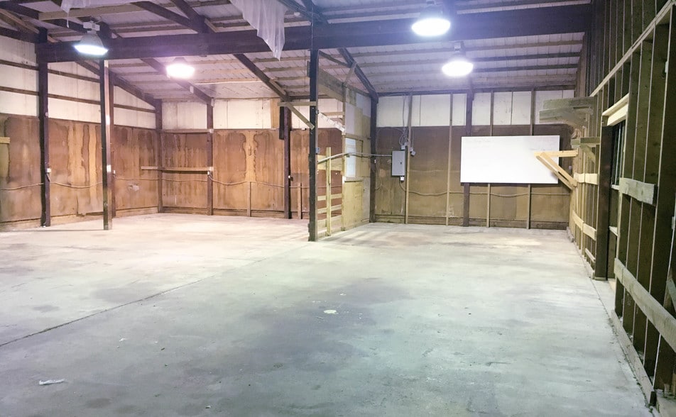 More Photos Of 1126 Old Route 66, Saint Robert Office For Sale