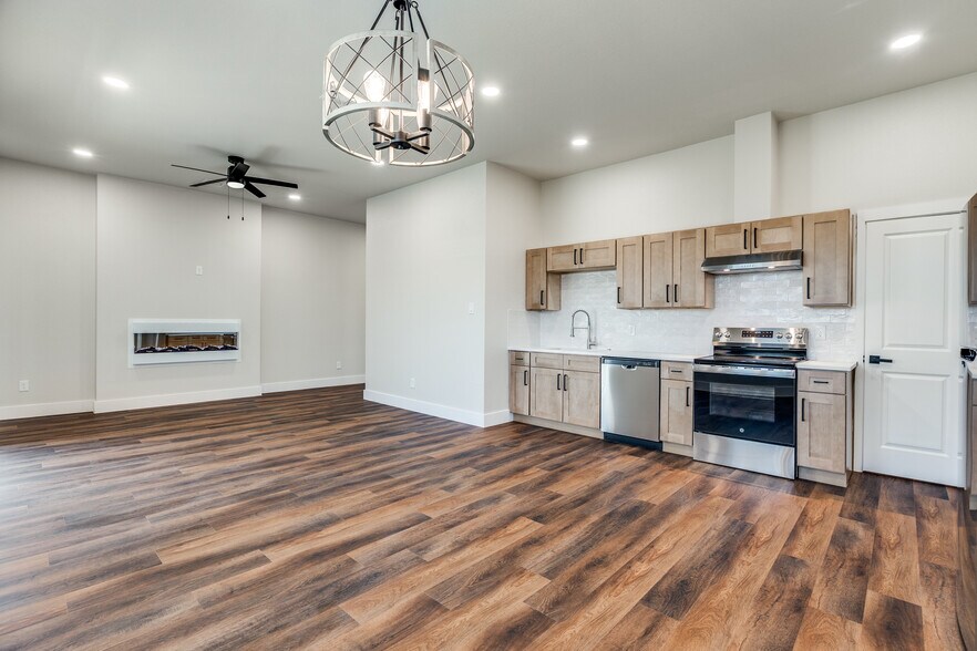 More Photos Of 6655 Mountain Trl, Dallas Apartments For Sale