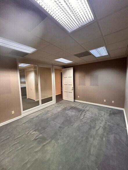 More Photos Of 710 Oakleaf Office Ln, Memphis Office Residential For Sale