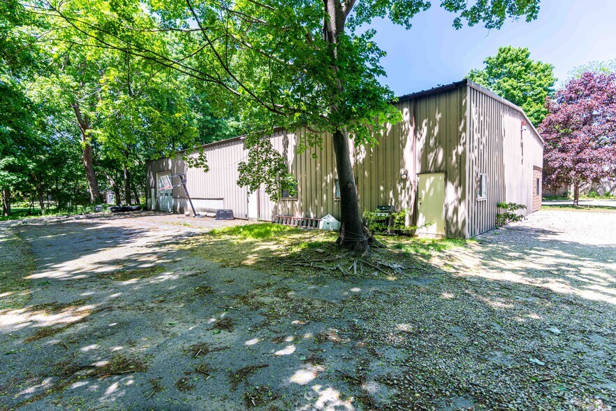 More Photos Of 14 Chestnut St, Duxbury Warehouse For Sale