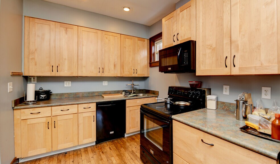 More Photos Of 163 S 17th St, Columbus Multifamily For Sale