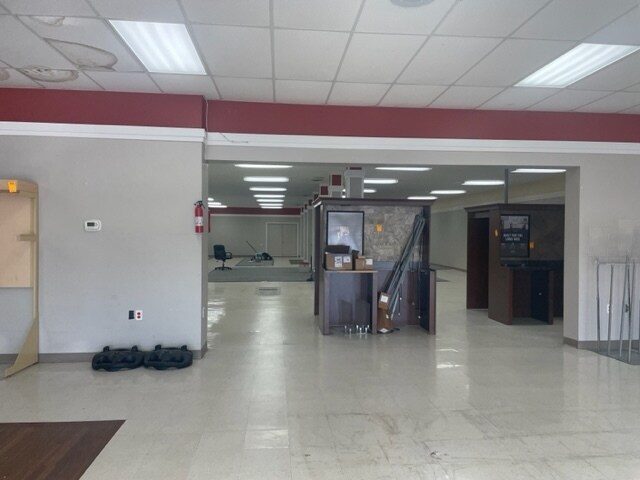 More Photos Of 411 W Madison St, Starke Storefront Retail Office For Lease