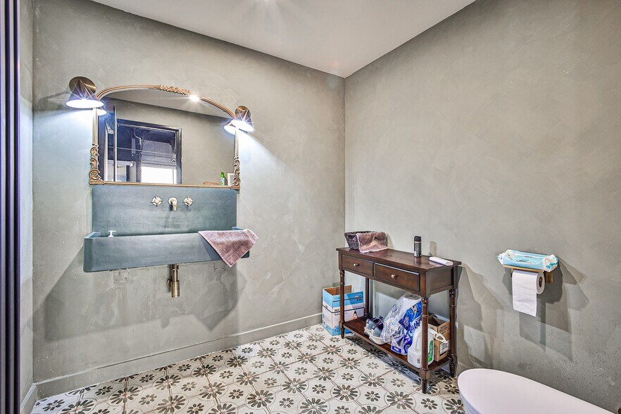 More Photos Of 5995 W Wigwam Ave, Las Vegas Warehouse For Sale