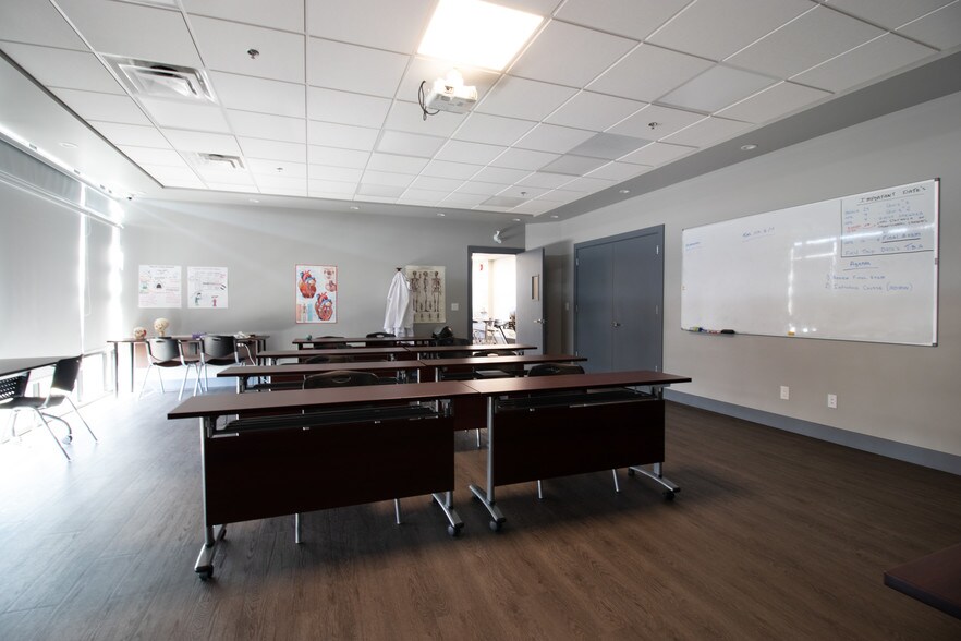 More Photos Of 30475 Cardinal Ave, Abbotsford Office For Sale