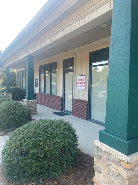 More Photos Of 634-638 Pine Ridge Dr, West Columbia Freestanding For Lease