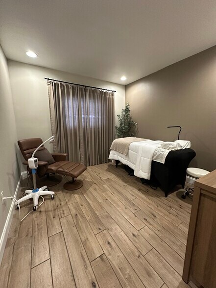 More Photos Of 2015 Fruitville Rd, Sarasota Loft Creative Space For Lease