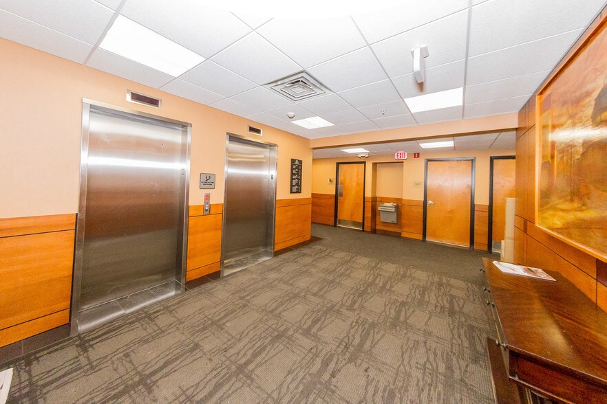 More Photos Of 60 Railroad Pl, Saratoga Springs Office For Lease