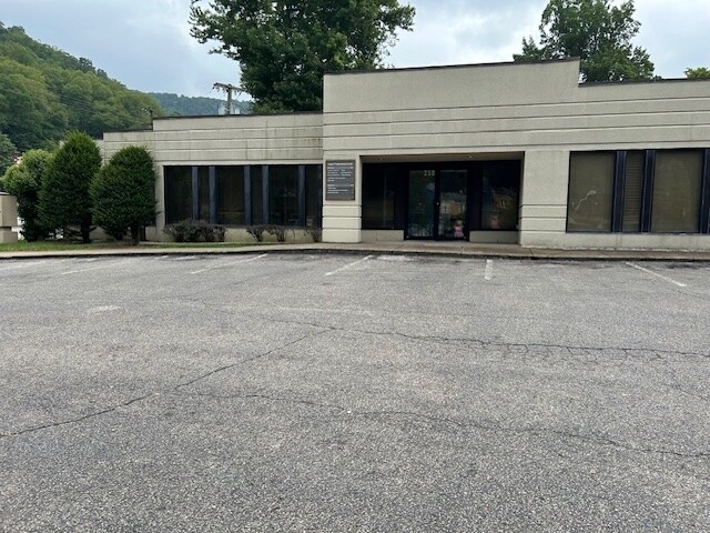 More Photos Of 140 Strollings Ave, Logan Office For Sale