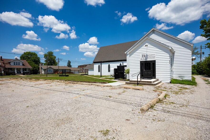 More Photos Of 206 W Spruce St, Gillespie Religious Facility For Sale