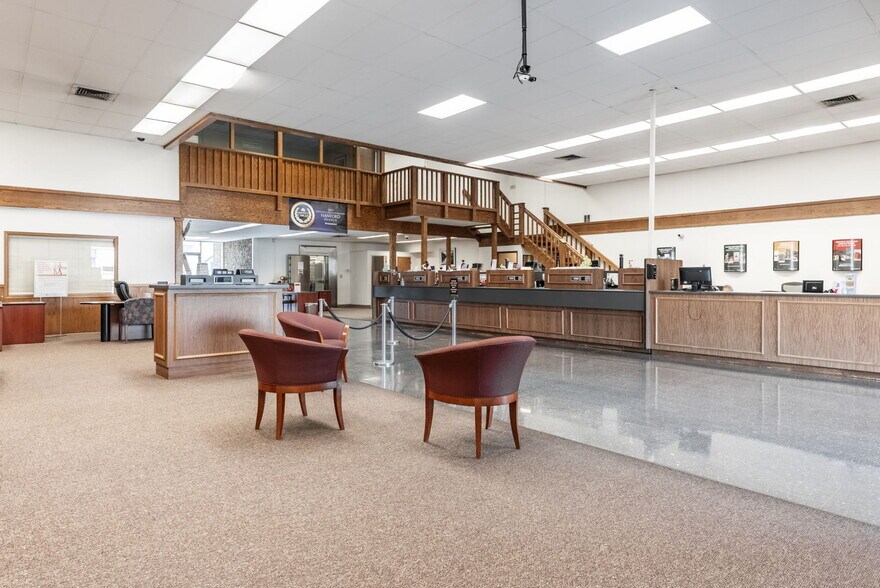 More Photos Of 890 W Lacey Blvd, Hanford Bank For Sale