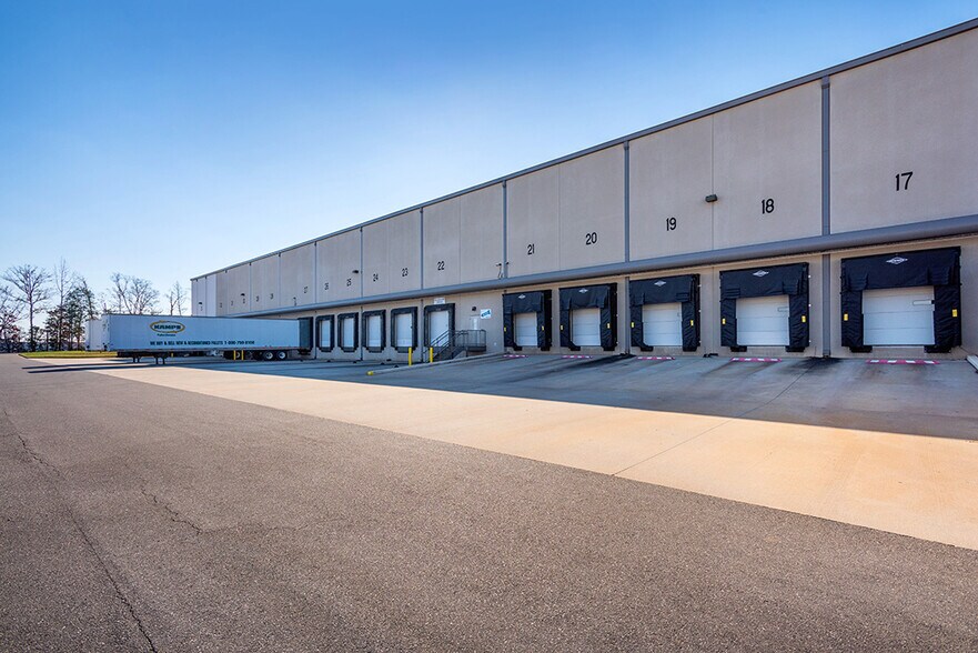 More Photos Of 885 Paragon Way, Rock Hill Warehouse For Lease