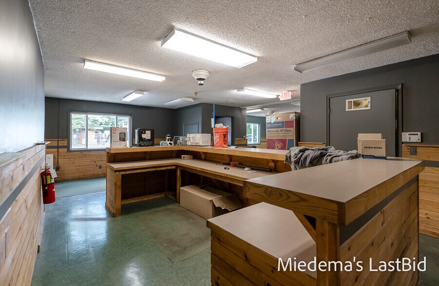 More Photos Of 409 Lentz Ct, Lansing Auto Repair For Sale