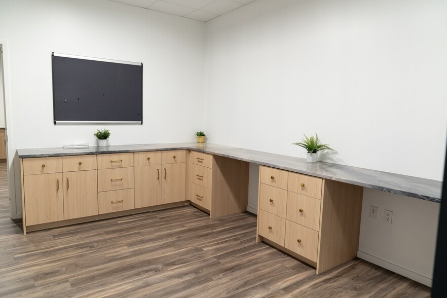 More Photos Of 1951 SR 426 W, Oviedo Office For Lease