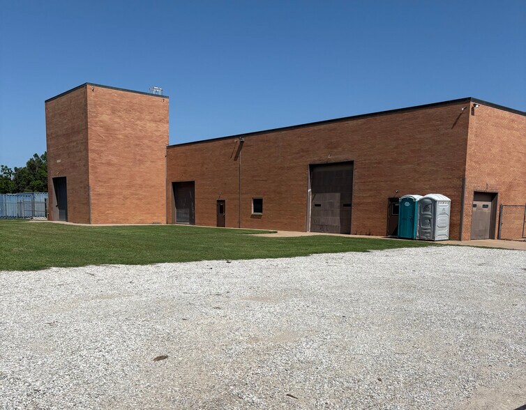 Primary Photo Of 4200 W Harry St, Wichita Warehouse For Lease