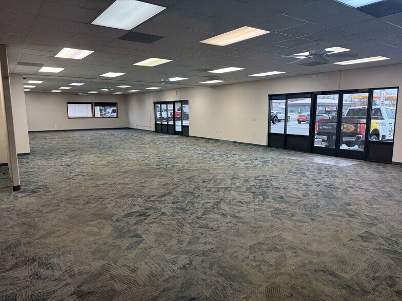 More Photos Of 1021 S Washington St, Bismarck Storefront Retail Office For Lease
