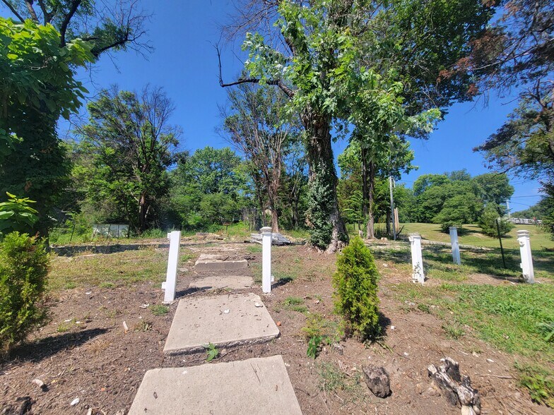 Primary Photo Of 505 S 4th St, Clarksville Land For Sale