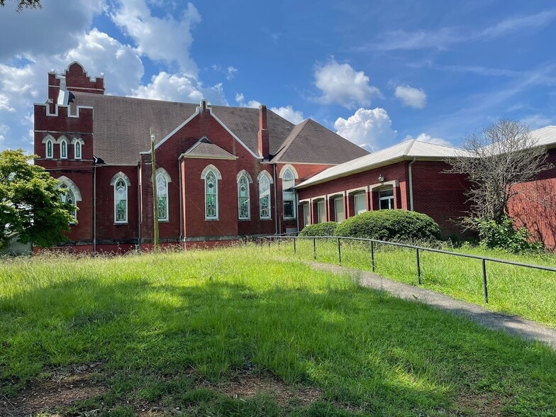 More Photos Of 400 East St N, Talladega Religious Facility For Sale