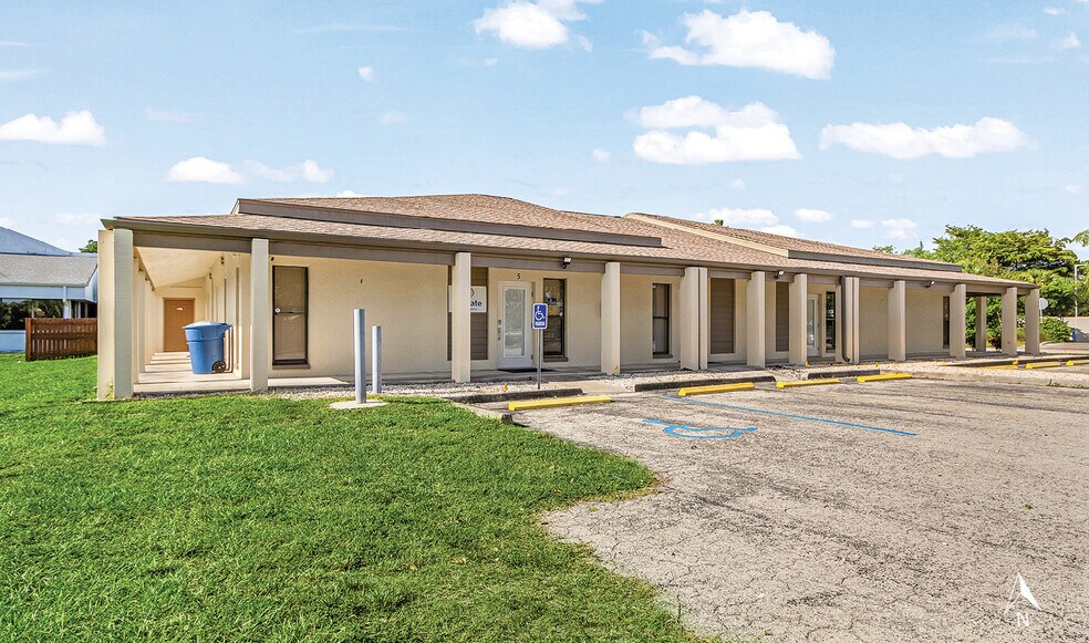 More Photos Of 5264 Clayton Ct, Fort Myers Medical For Lease