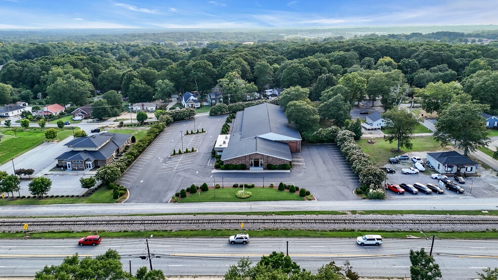 More Photos Of 313 N Main St, Simpsonville Freestanding For Sale