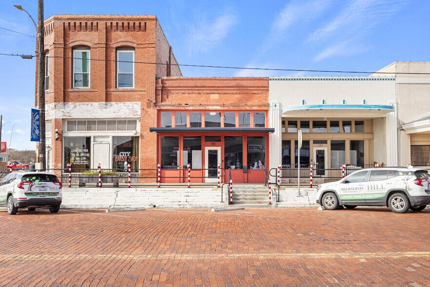 Primary Photo Of 105 N 4th St, Wills Point Freestanding For Sale
