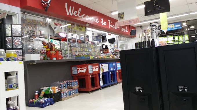 More Photos Of 620 E South St, Alvin Convenience Store For Sale