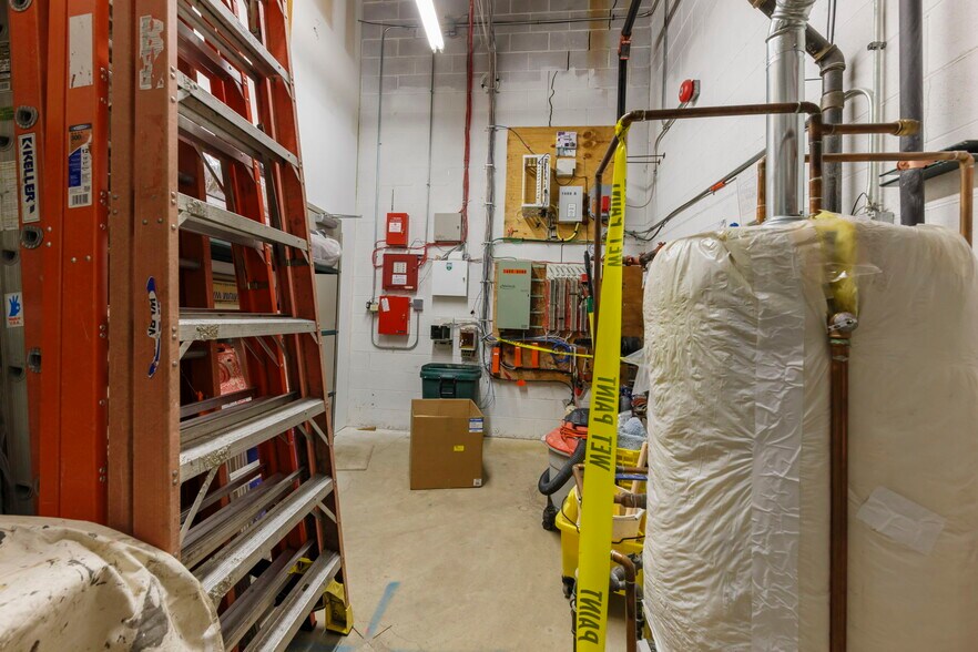 More Photos Of 1488 Bond St, Naperville Office For Sale