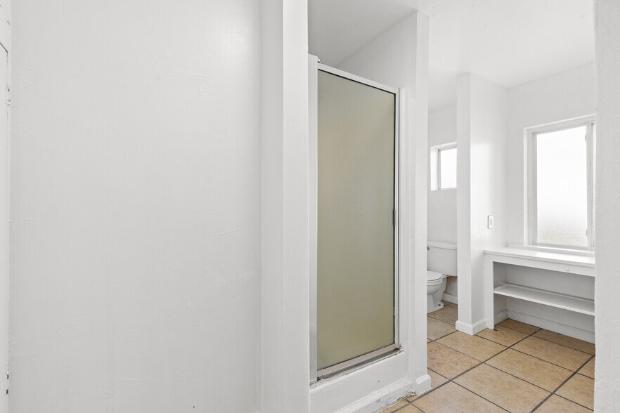 More Photos Of 402 Olivewood Ter, San Diego Multifamily For Sale