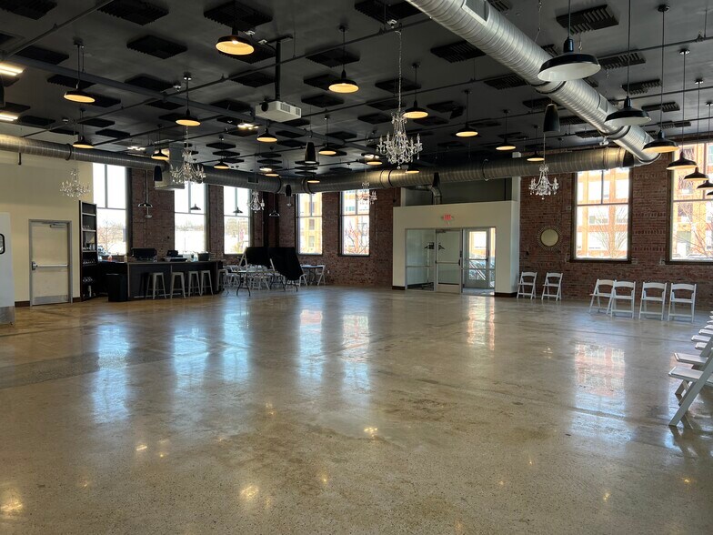 More Photos Of 820 Knitting Mills Way, Wyomissing General Retail For Sale