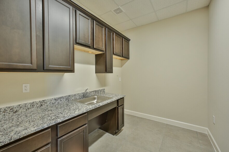 More Photos Of 8118 Fry Rd, Cypress Unknown For Lease