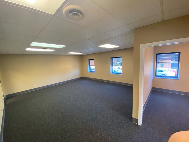 More Photos Of 1890 Northwest Blvd, Columbus Office For Lease
