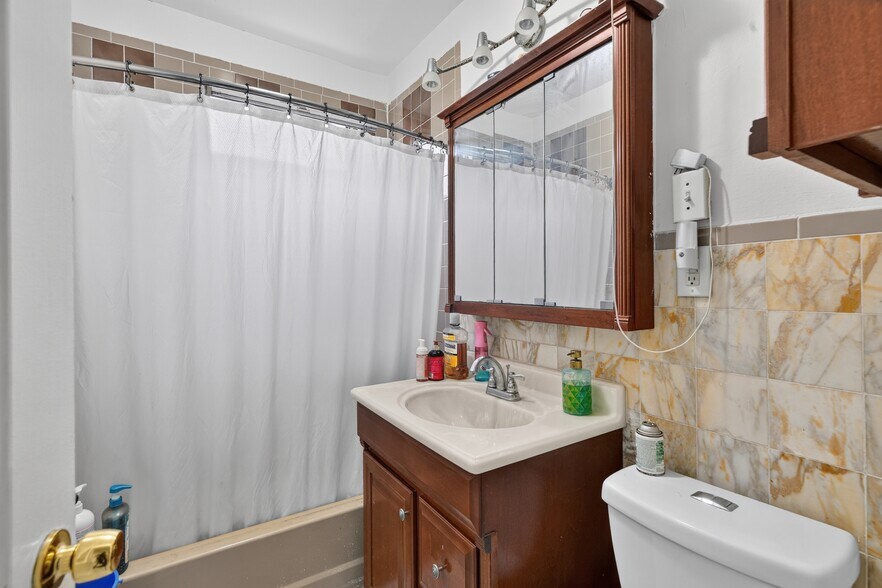 More Photos Of 154 Chestnut Ave, Jersey City Restaurant For Sale