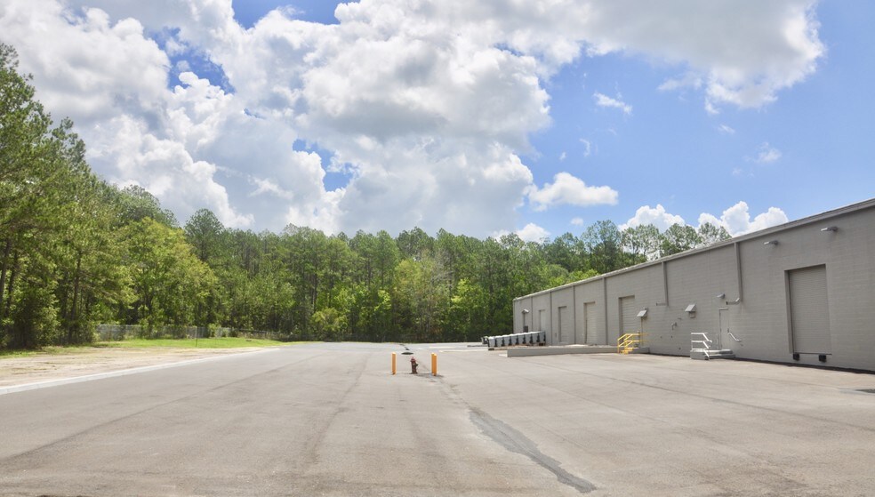 More Photos Of 5901 NE Waldo Rd, Gainesville Warehouse For Lease