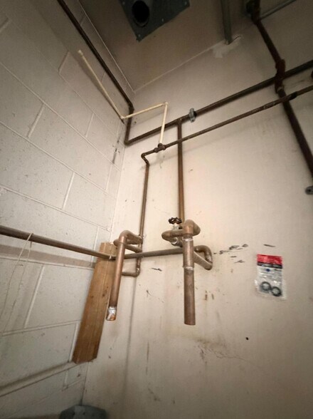More Photos Of 25 Cash Dr, Mound House Warehouse For Sale