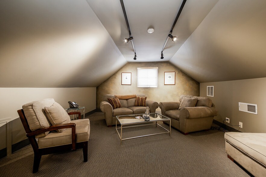 More Photos Of 5222 Main St, Downers Grove Office For Lease