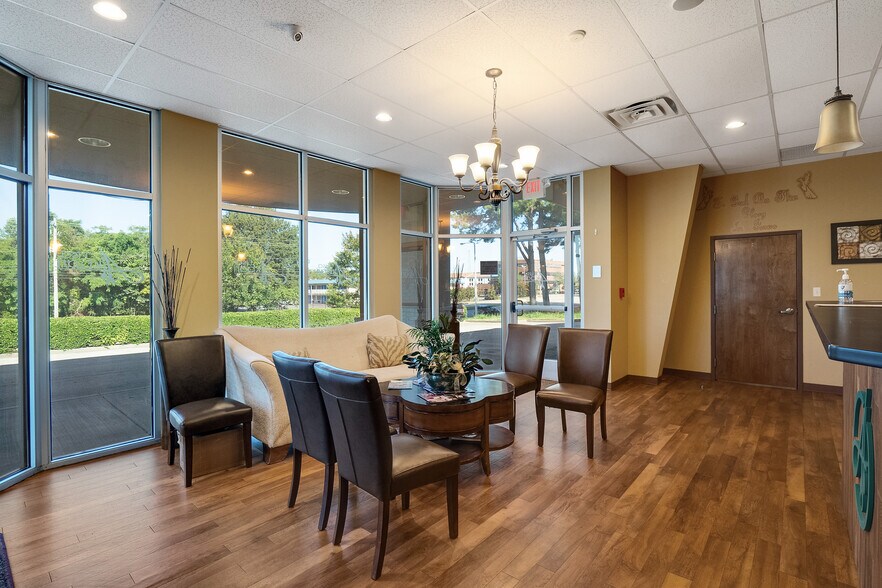 More Photos Of 1288 Sycamore View Rd, Memphis Medical For Sale