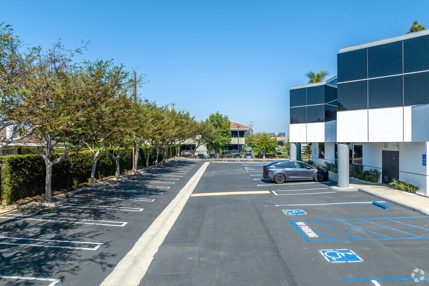 More Photos Of 2729 Bristol St, Costa Mesa Medical For Sale