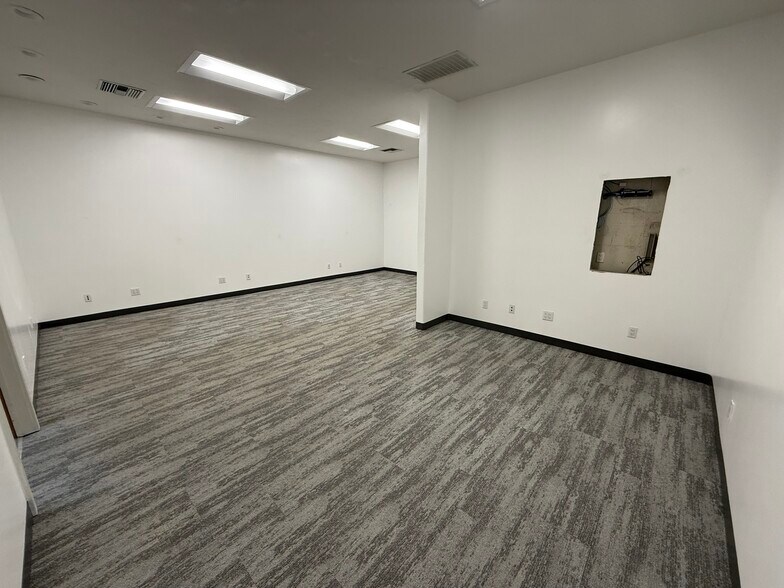 More Photos Of 1935 Friendship Dr, El Cajon Manufacturing For Sale